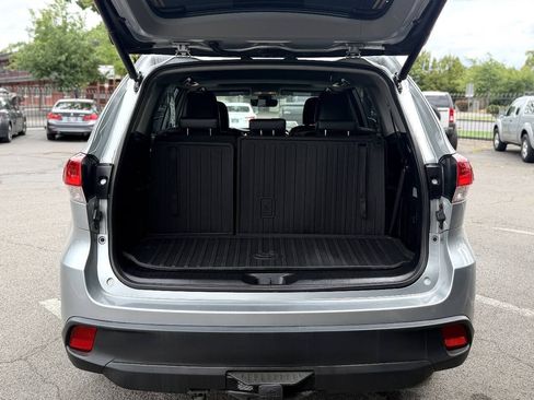 Used 2019 Toyota Highlander XLE AWD/4WD image 17