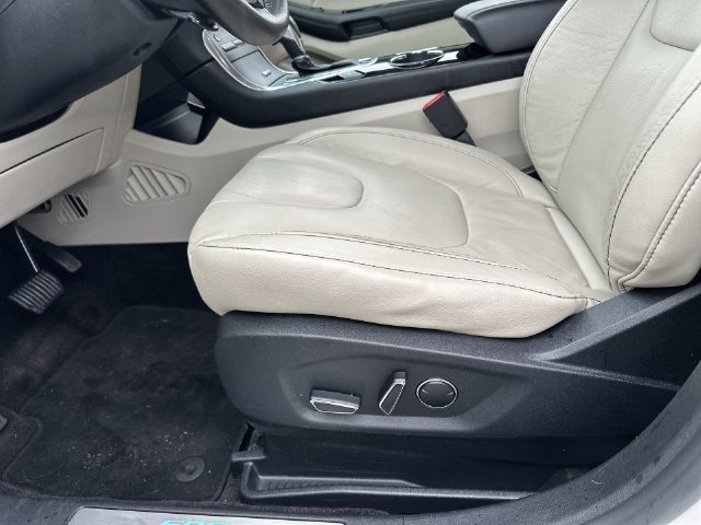 Used 2016 Ford Edge Titanium w/ Technology Package FWD image 13
