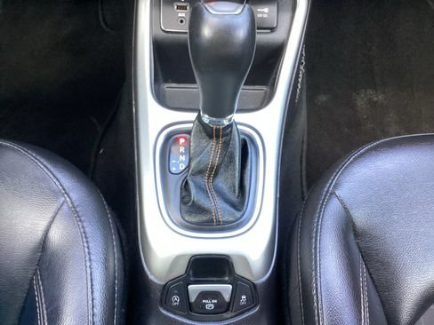 Used 2020 Jeep Compass Latitude FWD image 18