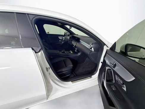 Used 2022 Mercedes-Benz CLA 250 image 30