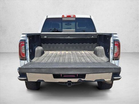 Used 2018 GMC Sierra 1500 SLT w/ SLT Preferred Package AWD/4WD image 10