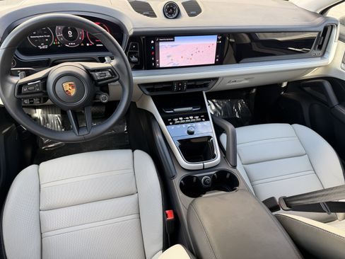 Certified 2024 Porsche Cayenne Coupe image 18