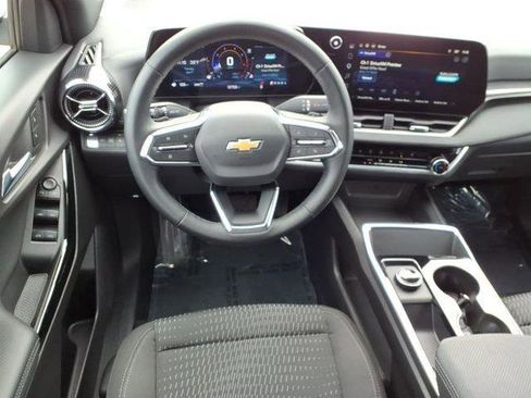 Used 2026 Chevrolet Equinox LT image 7