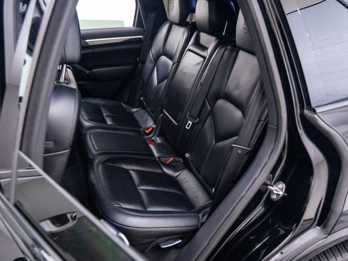 Certified 2017 Porsche Cayenne Platinum Edition image 15