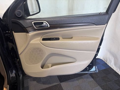 Used 2014 Jeep Grand Cherokee Limited RWD image 12