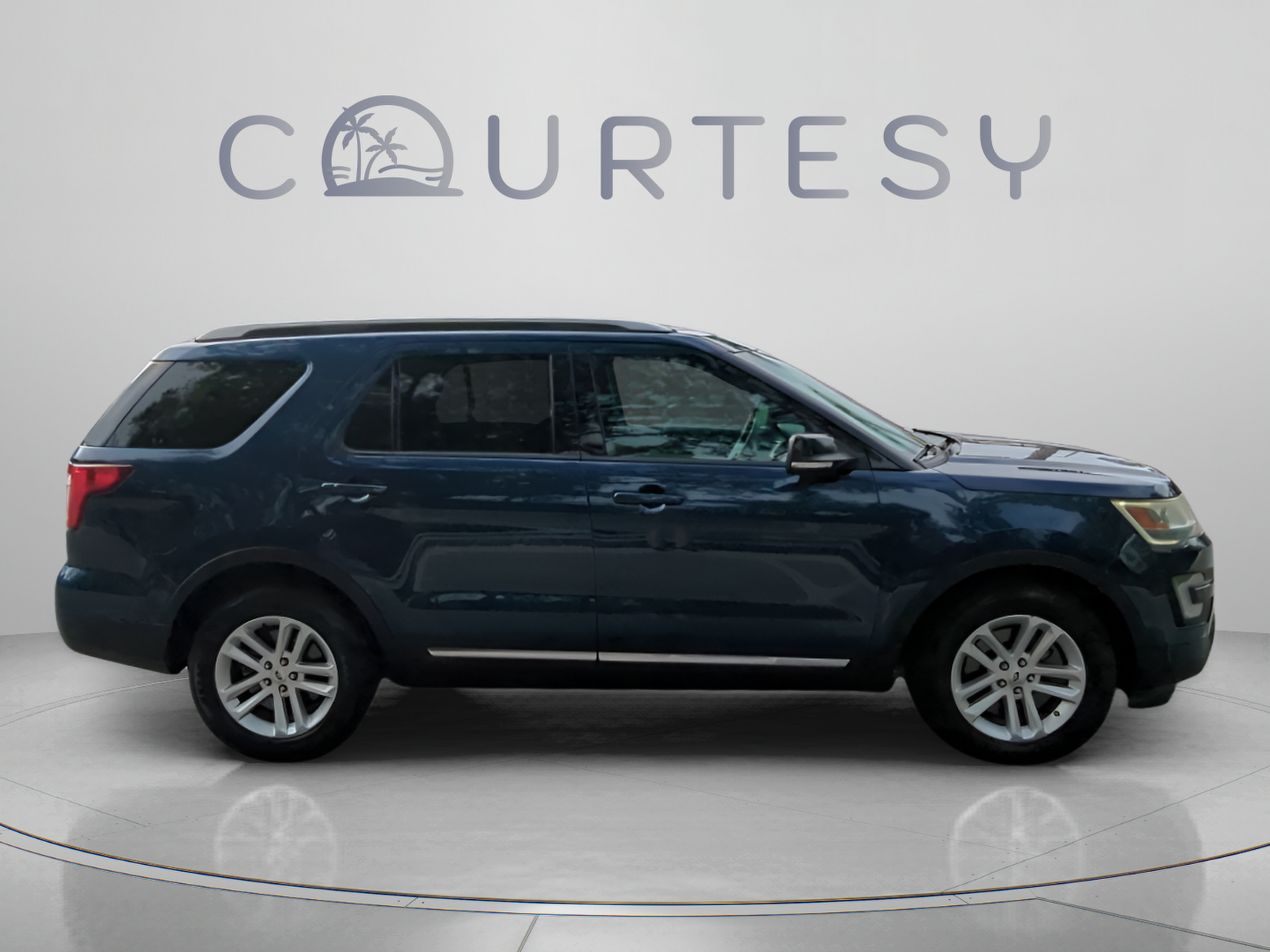 Used 2016 Ford Explorer XLT FWD image 8
