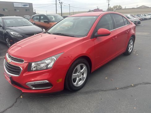 Used 2016 Chevrolet Cruze LT FWD image 2