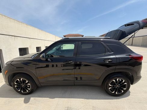 Used 2023 Chevrolet TrailBlazer LT w/ Convenience Package AWD/4WD image 3