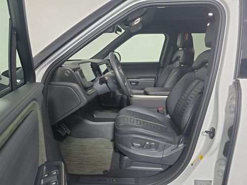 Used 2023 Rivian R1T Adventure AWD/4WD image 20