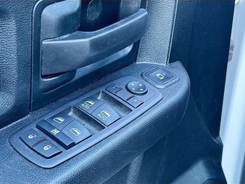 Used 2024 RAM 2500 Tradesman w/ Chrome Appearance Group image 17