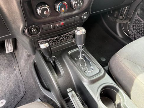 Used 2018 Jeep Wrangler Unlimited Sport S AWD/4WD image 19