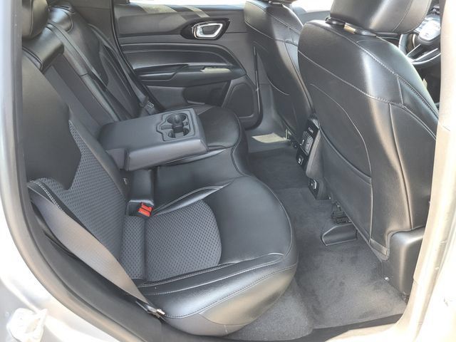 Used 2023 Jeep Compass Latitude AWD/4WD image 21