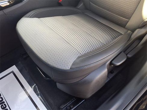 Used 2025 Chevrolet Trax LT w/ LT Convenience Package image 44