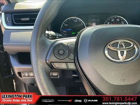 Used 2021 Toyota RAV4 XLE w/ Convenience Package AWD/4WD image 11