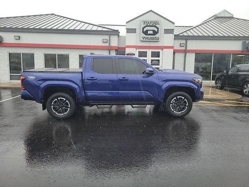 Used 2024 Toyota Tacoma TRD Sport w/ TRD Sport Upgrade Package image 7