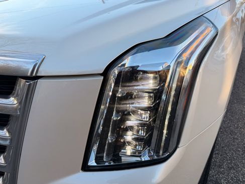 Used 2015 Cadillac Escalade ESV Luxury image 13