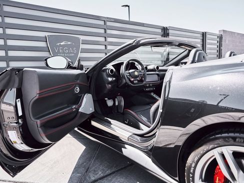 Used 2020 Ferrari Portofino RWD image 33