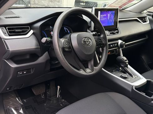 Used 2025 Toyota RAV4 LE AWD/4WD image 18