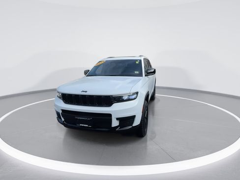 Used 2024 Jeep Grand Cherokee L Altitude image 3