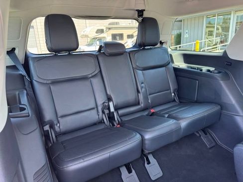Used 2025 Ford Expedition Platinum AWD/4WD image 42