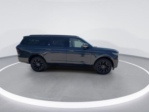New 2026 Lincoln Navigator L Reserve w/ Jet Appearance Package AWD/4WD image 2
