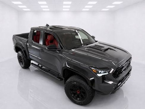 Used 2024 Toyota Tacoma TRD Pro AWD/4WD image 8