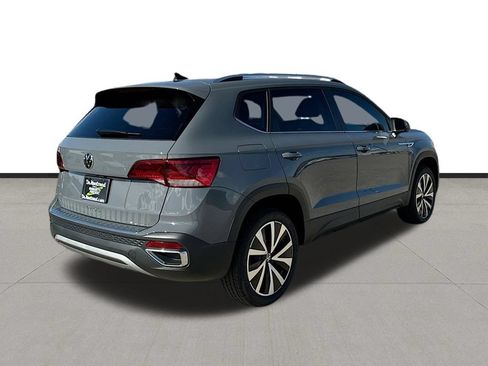Used 2024 Volkswagen Taos SE FWD image 6