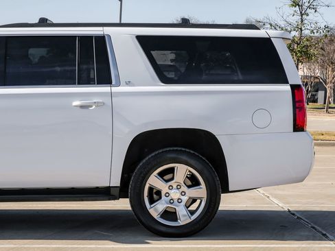 Used 2020 Chevrolet Suburban LT image 14