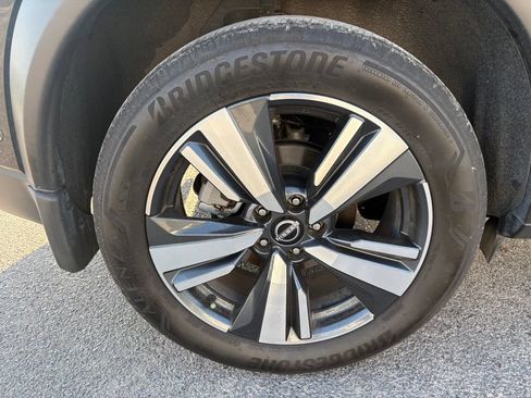 Used 2023 Nissan Rogue SL w/ SL Premium Package FWD image 11