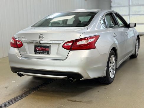Used 2017 Nissan Altima 2.5 S w/ Power Driver Seat Package FWD image 5