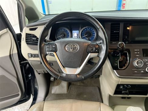 Used 2016 Toyota Sienna XLE image 20