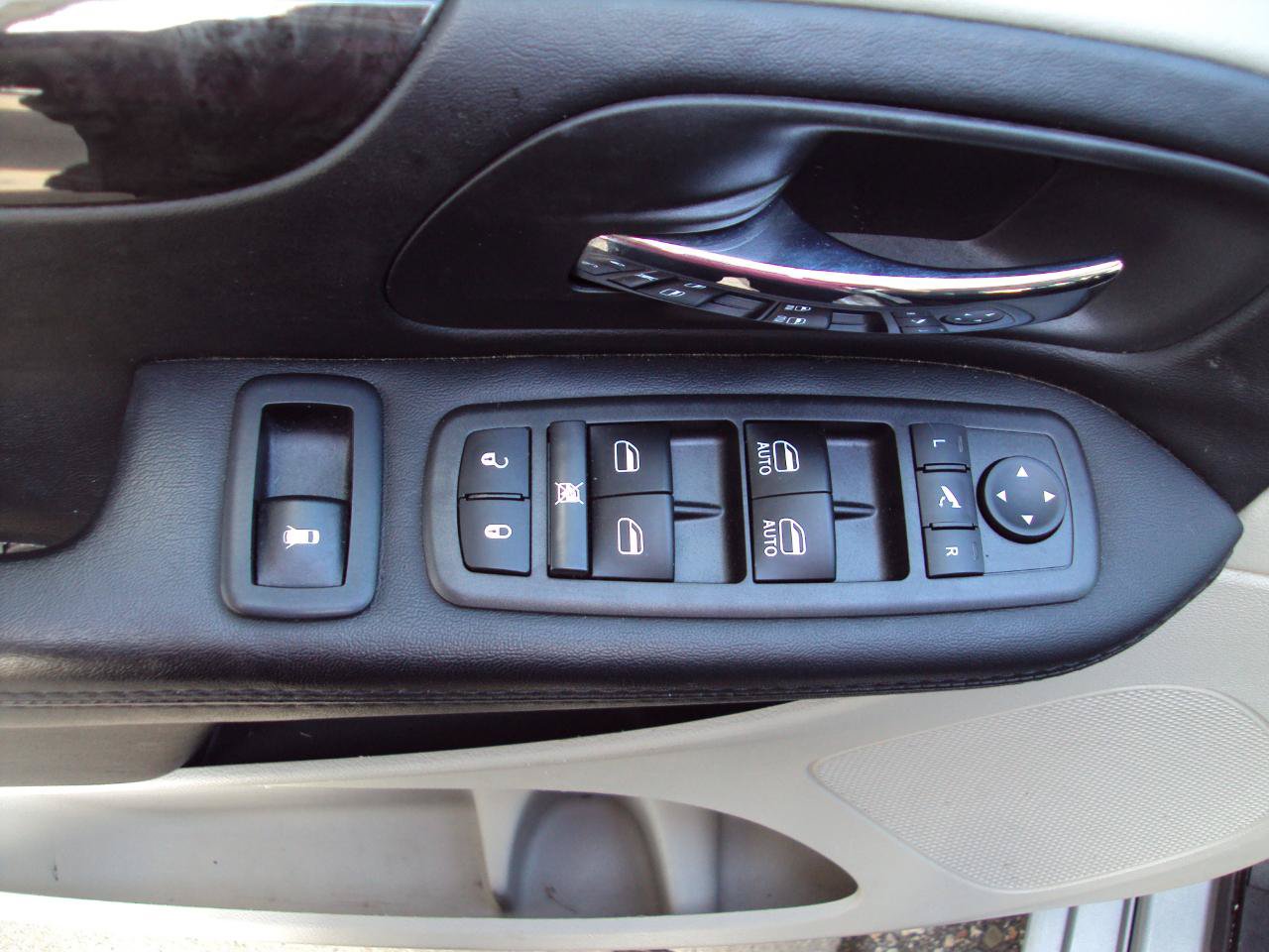 Used 2017 Dodge Grand Caravan SE w/ Power Window Group FWD image 19