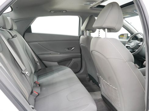 Used 2025 Hyundai Elantra SEL FWD image 12