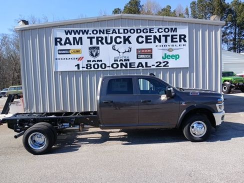 New 2026 RAM 3500 4x4 Crew Cab DRW image 2