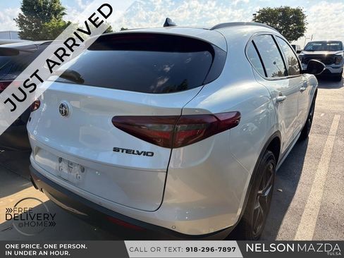 Used 2019 Alfa Romeo Stelvio Ti Sport w/ Quick Order Package 22S Sport AWD/4WD image 3