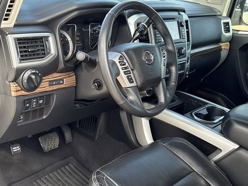Used 2017 Nissan Titan SL image 23