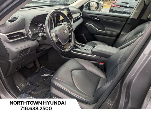 Used 2022 Toyota Highlander XLE image 10