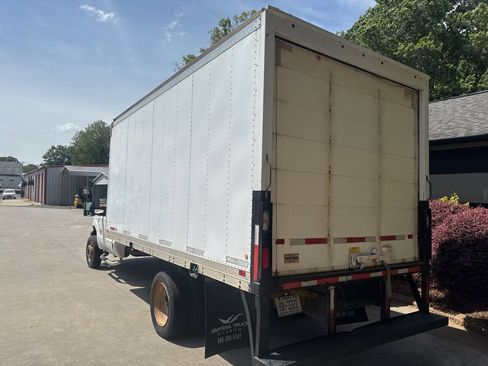 Used 2015 Ford F550 2WD Regular Cab Super Duty image 4