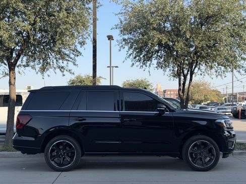 Used 2024 Ford Expedition Limited AWD/4WD image 3
