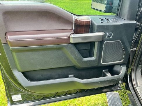 Used 2015 Ford F150 Platinum w/ Equipment Group 701A Luxury RWD image 16
