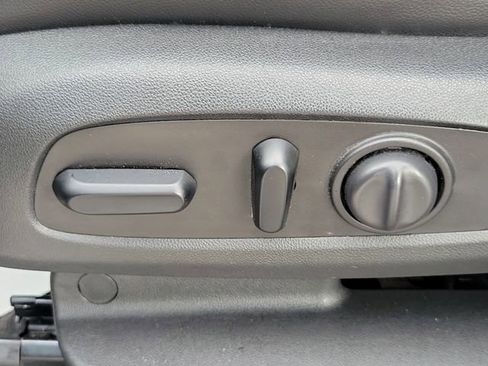 Used 2020 Chevrolet Equinox Premier image 18