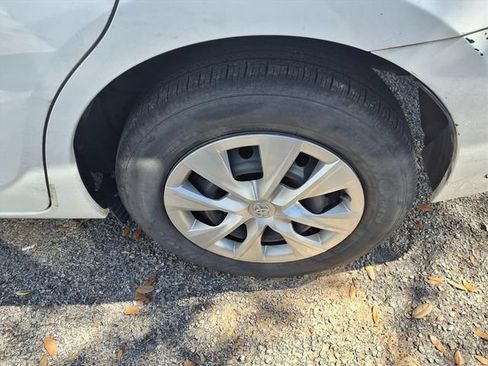 Used 2015 Toyota Corolla L FWD image 4