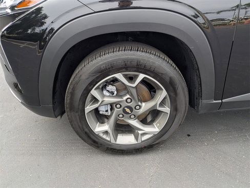 Used 2025 Chevrolet Trax LT w/ LT Convenience Package image 13