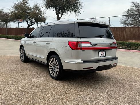 Used 2019 Lincoln Navigator Reserve image 10