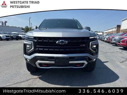Used 2025 Chevrolet Suburban Z71 AWD/4WD image 2