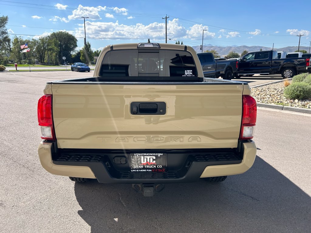 Used 2017 Toyota Tacoma TRD Off-Road AWD/4WD image 6