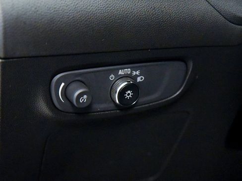 Used 2025 Buick Encore GX Sport Touring image 17