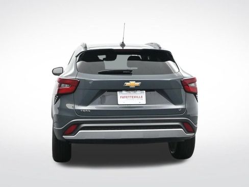 Used 2025 Chevrolet Trax LT FWD image 8