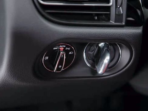 Certified 2025 Porsche Macan image 21