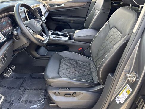 Certified 2025 Volkswagen Atlas SEL Premium R-Line image 18